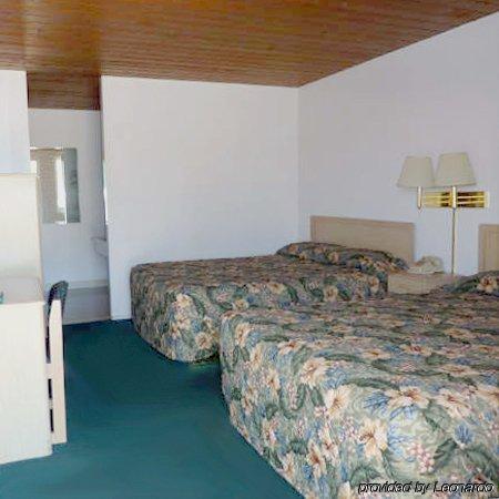 Royal Crest Motel Medford Room photo