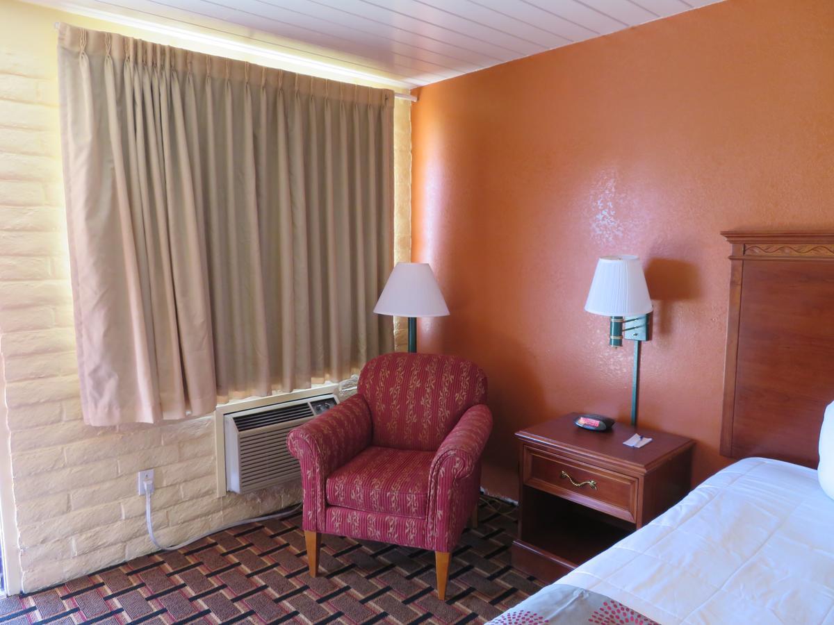 Royal Crest Motel Medford Exterior photo